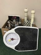 A box of salt & pepper mills, oil can,