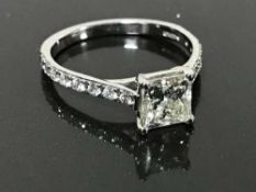 A princess cut diamond solitaire ring 1ct set in platinum, colour G/H, clarity Vvs,