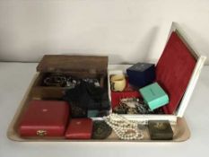 A tray of various costume jewellery