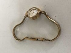 A 9ct gold lady's Accurist watch