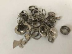 A collection of silver jewellery (Q)