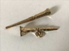 Two Victorian gold watch keys (2)