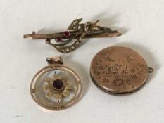 A gold locket / brooch and pendant