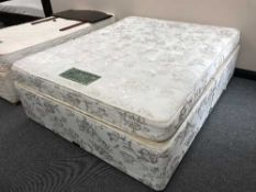 A Classic Pocket 800 5' divan and interior