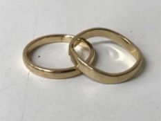 Two 9ct gold rings, 4.