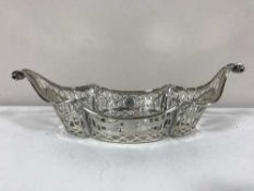 An Edwardian pierced silver dish, London 1905, 2.