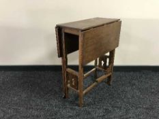 An oak Arts and Crafts drop leaf table