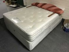 A Reylon luxury Madrid 4'6 storage divan set