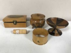 A box of five pieces of treen inc.