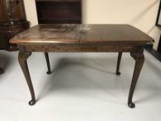An early 20th century mahogany dining table on pad feet