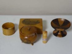 A box of five pieces of treen inc.