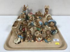 A tray of seventeen Pendelfin figures