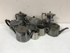 A tray of twenty pieces of silver plated ware