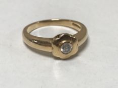 18ct ring 4.3 grams .