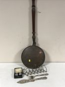 A pair of silver napkin rings together with pair of plated servers,