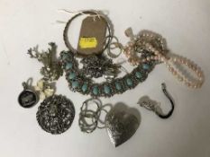 A box of 9ct gold dress ring,