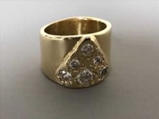 A heavy 18ct gold ring set with six diamonds totalling approximately 1.2 carat, 16.