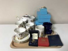 A tray containing a boxed Royal Collection twin handled dish, cup and pill box,