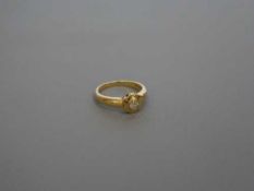 18ct ring 4.3 grams .