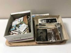 A tray of monochrome photographs, Hotspur collector's cards, postcards,