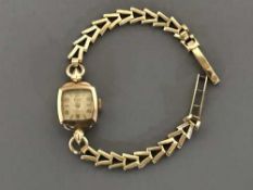 A lady's 9ct gold Timor watch on 9ct gold bracelet, 12.