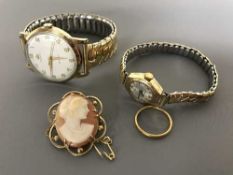 An 18ct gold band ring,