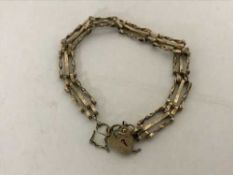 A 9 ct gold gate bracelet 4.9g.
