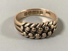 A 9ct gold ring, 3.