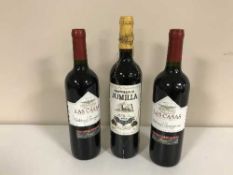 A tray of thirteen assorted bottles of wine etc