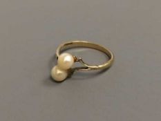 A 9ct gold pearl ring
