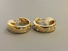 Heavy 18ct diamond earrings, approximately 1.2 ct, 12.