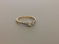 18ct gold solitaire diamond with diamonds to the shoulders - approximately .