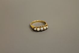 An antique 18ct gold five pearl ring, size O/P.