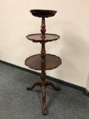 A Georgian style mahogany dumb waiter