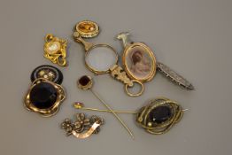A collection of antique jewellery,
