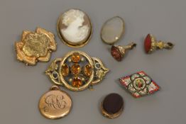 A collection of antique jewellery,