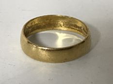 A lady's 22ct gold ring