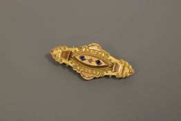 A 9ct gold brooch