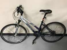 A lady's Trek 7200 mountain bike