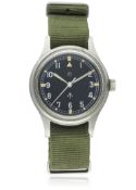 A GENTLEMAN'S STAINLESS STEEL BRITISH MILITARY HAMILTON RAF PILOTS WRIST WATCH CIRCA 1960s D: