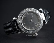 A FINE & RARE 18K SOLID WHITE GOLD & DIAMOND CARTIER PASHA AUTOMATIC WRIST WATCH CIRCA 1990s, WITH