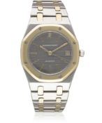 A GENTLEMAN'S STEEL & GOLD AUDEMARS PIGUET ROYAL OAK BRACELET WATCH CIRCA 1990s, WITH CLOUS DE PARIS