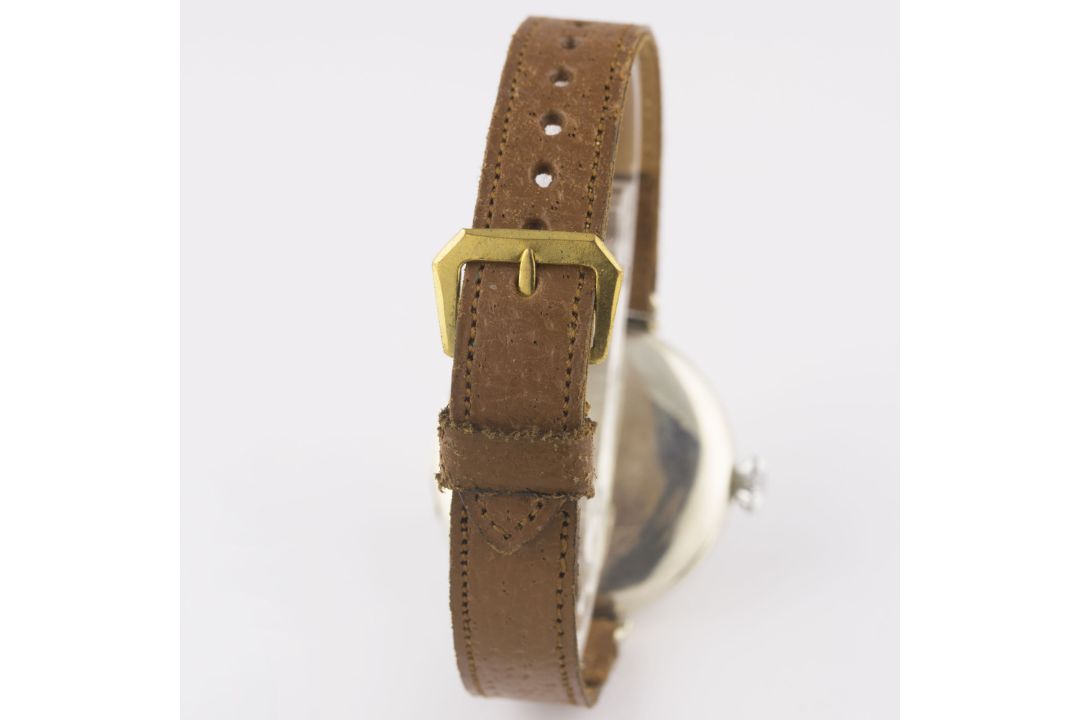 A GENTLEMAN'S SOLID SILVER LONGINES "OFFICERS" WRIST WATCH CIRCA 1920s, WITH ENAMEL DIAL Movement: - Image 6 of 13
