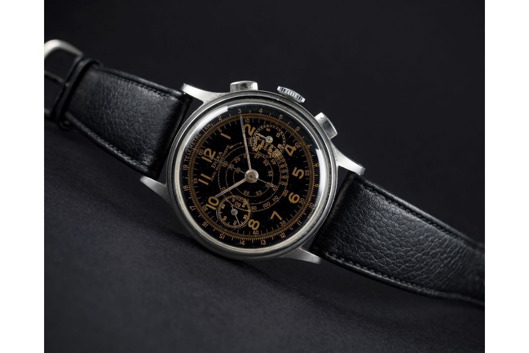 A RARE GENTLEMAN'S LARGE SIZE STAINLESS STEEL DOXA CHRONOGRAPH WRIST WATCH CIRCA 1940s, WITH GLOSS - Image 1 of 11
