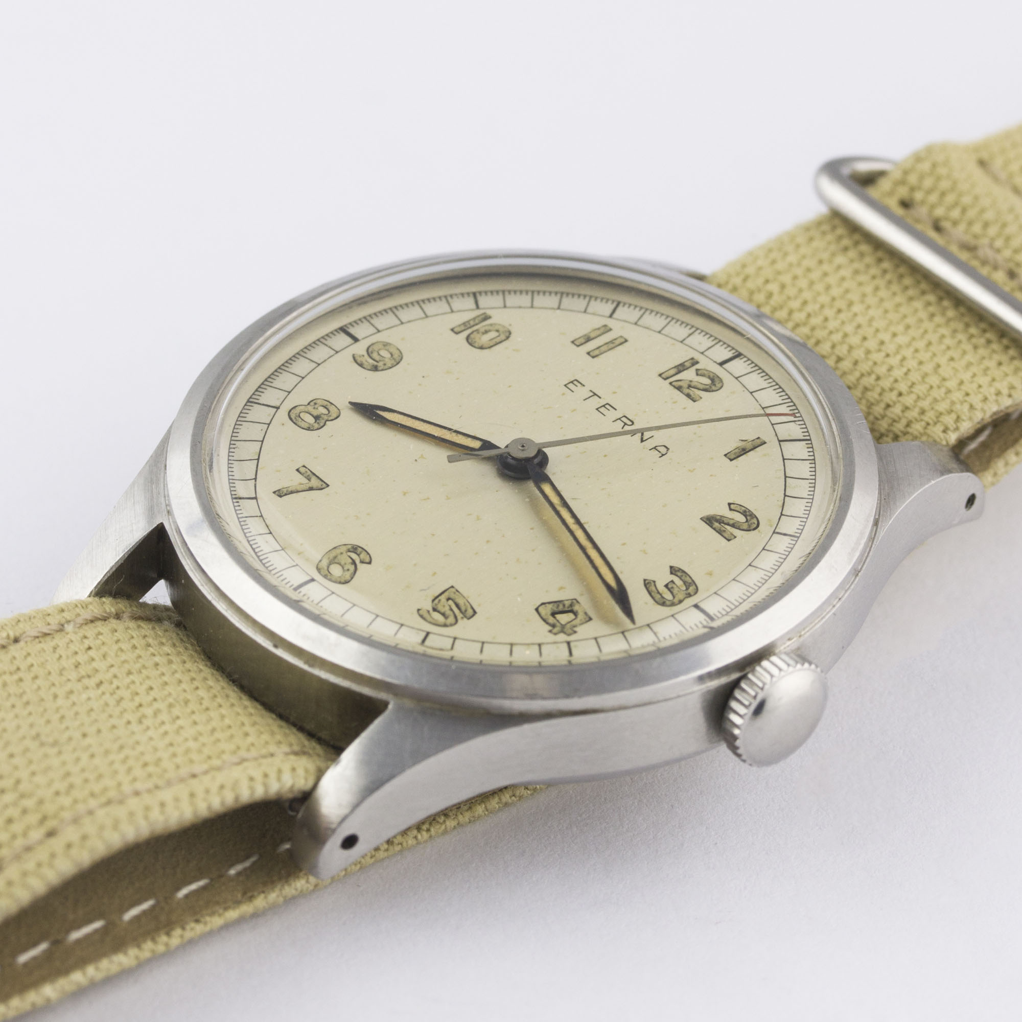 A GENTLEMAN'S LARGE SIZE STAINLESS STEEL ETERNA WRIST WATCH CIRCA 1940s, WITH TWO TONE SILVER DIAL - Image 3 of 10
