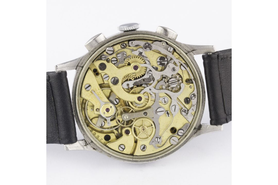 A RARE GENTLEMAN'S LARGE SIZE STAINLESS STEEL DOXA CHRONOGRAPH WRIST WATCH CIRCA 1940s, WITH GLOSS - Image 8 of 11