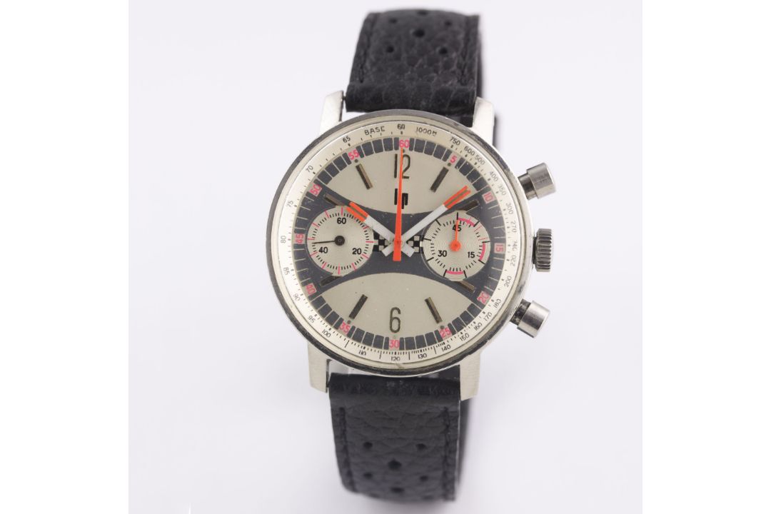 A RARE GENTLEMAN'S LARGE SIZE STAINLESS STEEL LIP CHRONOGRAPH WRIST WATCH CIRCA 1970, WITH " - Image 3 of 11