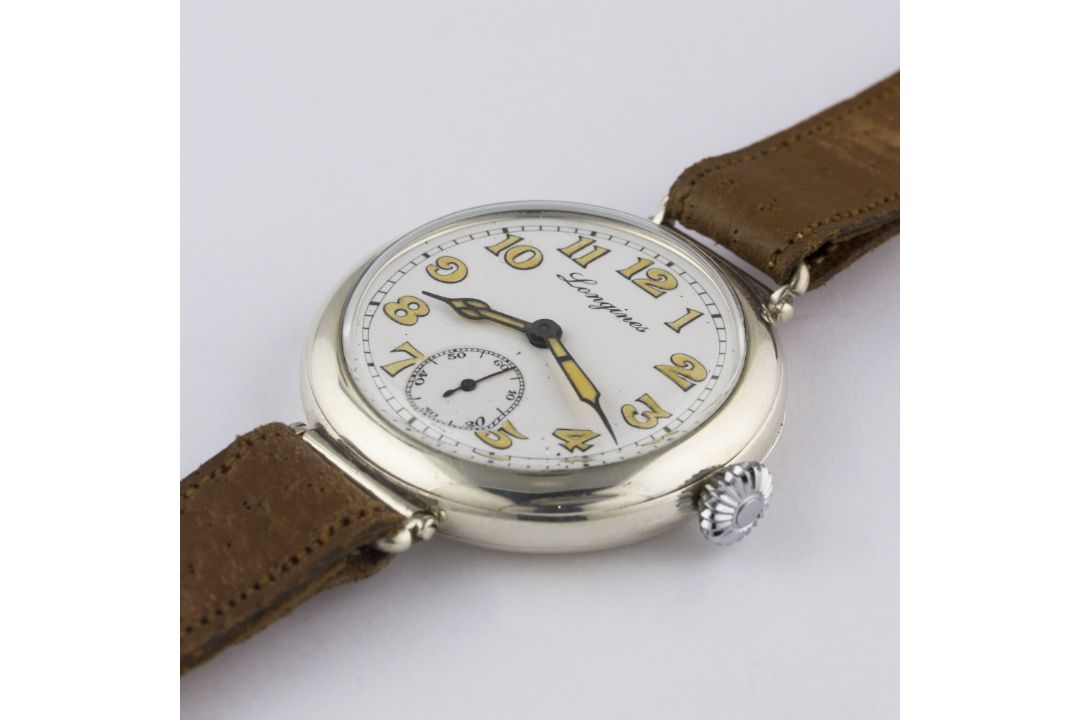 A GENTLEMAN'S SOLID SILVER LONGINES "OFFICERS" WRIST WATCH CIRCA 1920s, WITH ENAMEL DIAL Movement: - Image 3 of 13
