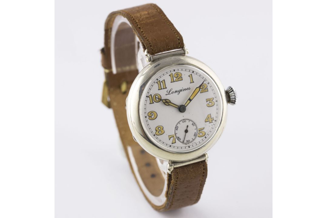 A GENTLEMAN'S SOLID SILVER LONGINES "OFFICERS" WRIST WATCH CIRCA 1920s, WITH ENAMEL DIAL Movement: - Image 5 of 13