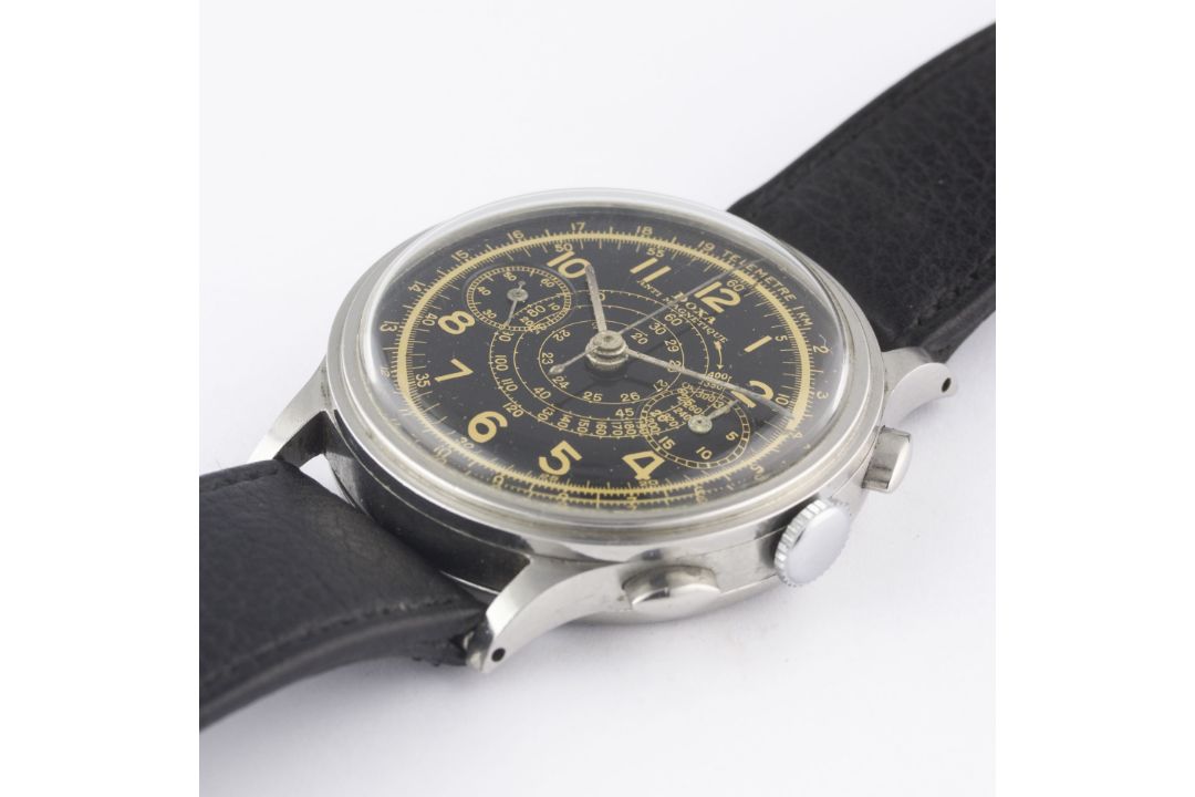 A RARE GENTLEMAN'S LARGE SIZE STAINLESS STEEL DOXA CHRONOGRAPH WRIST WATCH CIRCA 1940s, WITH GLOSS - Image 4 of 11